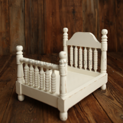 CROWNED TURNED BED